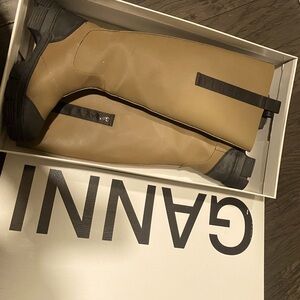 GANNI country boots in the color black/fossil